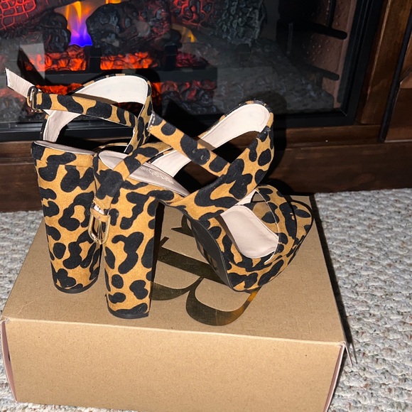 Charlotte Russe Leopard Suede Chunky Heel - Picture 5 of 11